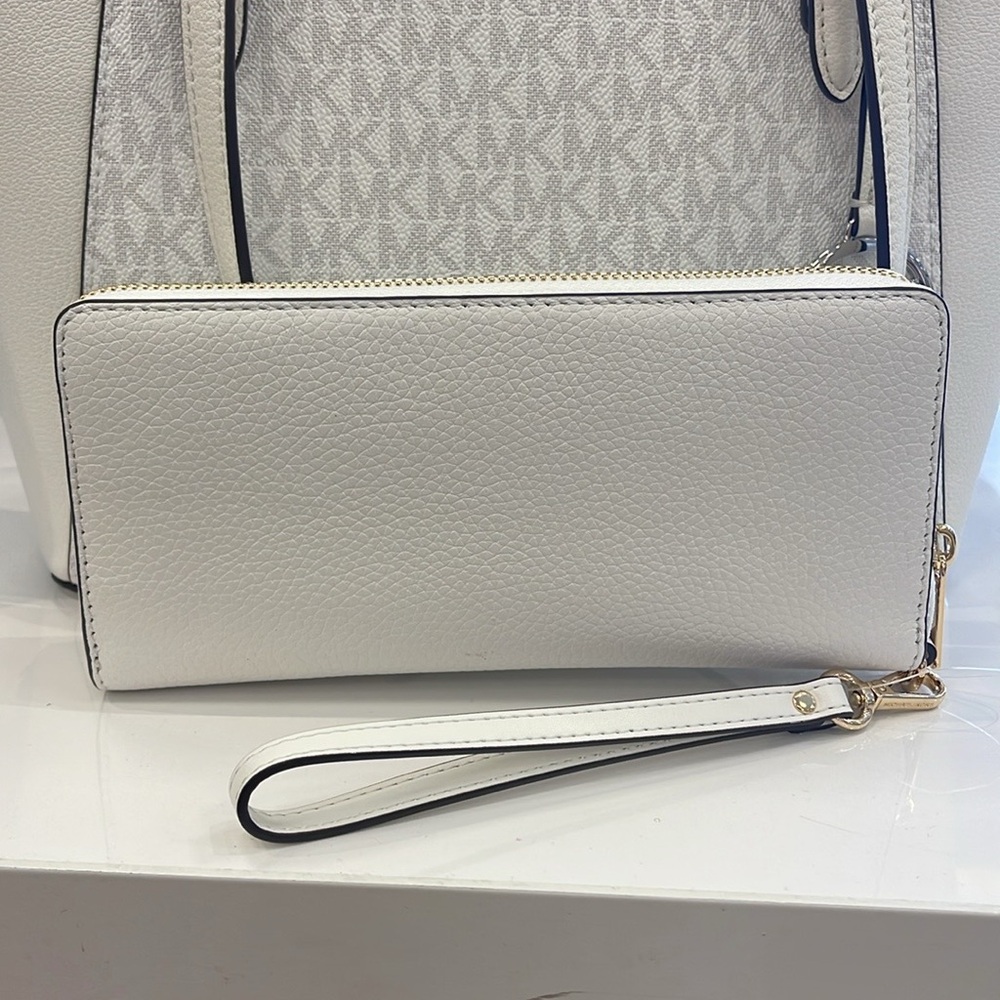 MICHAEL KORS
Leather Continental Wristlet Phone Case Wallet 
Optic White
NWT - Picture 4 of 16